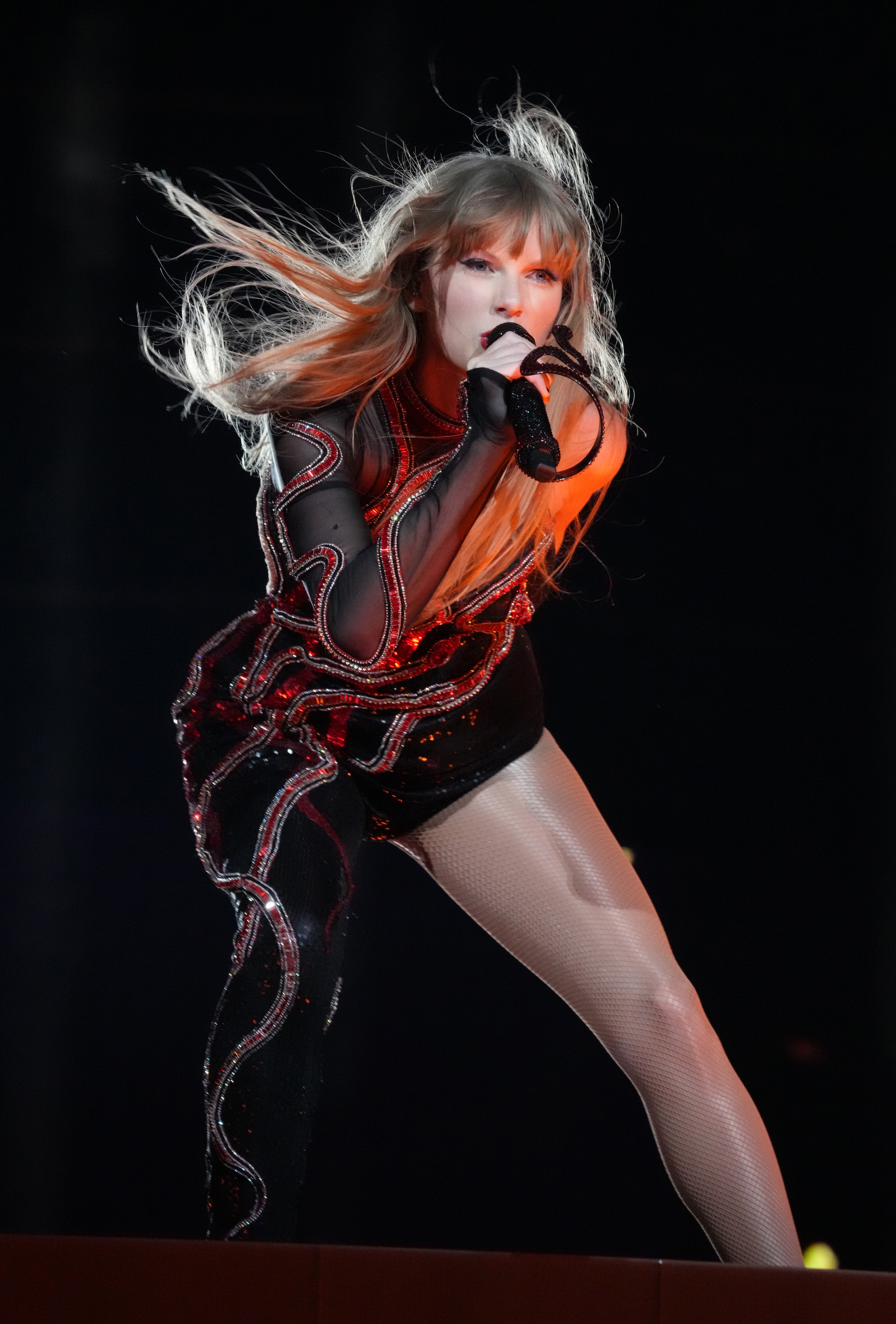 Taylor Swift performing